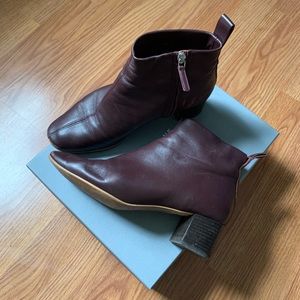 Everlane day boot in burgundy